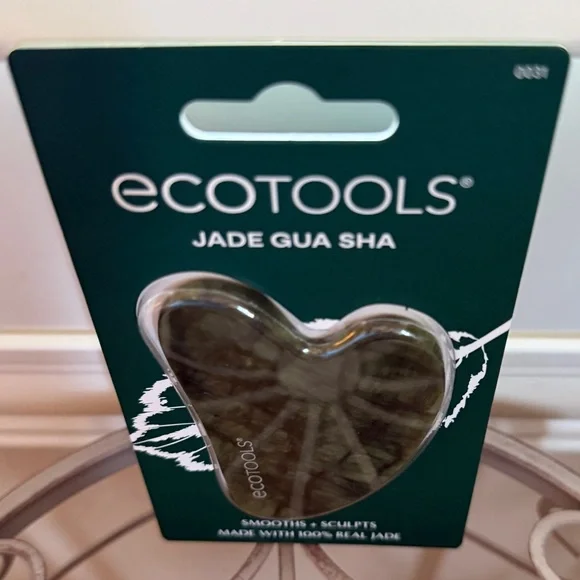 Gua Sha Stone Beauty Tool, Jade β EcoTools - Picture 7 of 17
